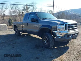 2003 Ford F-250 XL z VIN 1FTNX21L33EB52108, wystawiony jako IAAI lot #41644824 z przebiegiem 192 503 mil mil oraz . Historia ofert i sprzedaży dostępna na DreamBid. Obrazek 1.