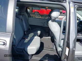 2024 Toyota Sienna XLE z VIN 5TDYRKEC1RS190859, wystawiony jako IAAI lot #41851312 z przebiegiem 43 858 mil mil oraz . Historia ofert i sprzedaży dostępna na DreamBid. Obrazek 8.