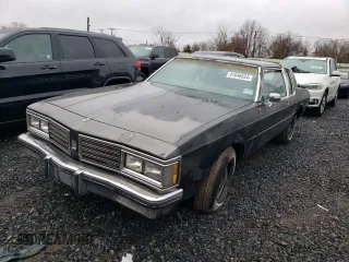 1985 Oldsmobile 88 z VIN 1G3BN37Y4FY310105, wystawiony jako Copart lot #81646554 z przebiegiem 102 029 mil mil oraz Tytuł czysty. Historia ofert i sprzedaży dostępna na DreamBid. Obrazek 1.