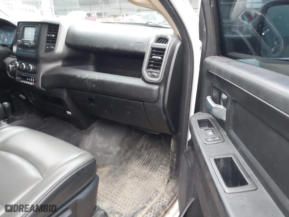 2019 Ram 2500 Tradesman with VIN 3C6UR5HJ8KG600868, listed as a IAAI auction lot 41435732 with 225,052 mi miles. Bid and sale history available at carsss.com. Image 5.