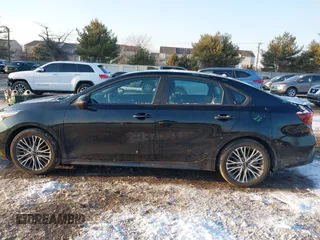 2023 Kia Forte GT-Line z VIN 3KPF54AD2PE534865, wystawiony jako IAAI lot #41417713 z przebiegiem 24 074 mil mil oraz . Historia ofert i sprzedaży dostępna na DreamBid. Obrazek 14.