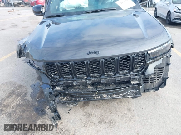 2025 Jeep Grand Cherokee Altitude X with VIN 1C4RJHAGXSC289968, listed as a IAAI auction lot 41918797 with 672 mi miles and . Bid and sale history available at DreamBid. Image 6.