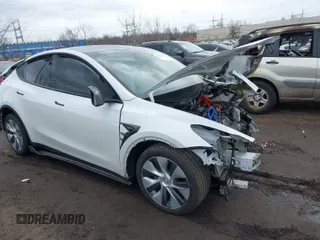 2023 Tesla Model Y Long Range with VIN 7SAYGDEE0PA112870, listed as a IAAI auction lot 41727017 with 24,246 mi miles. Bid and sale history available at carsss.com. Image 1.