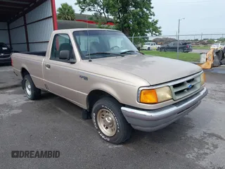 1997 Ford Ranger XLT z VIN 1FTCR10A9VUB20185, wystawiony jako IAAI lot #42431034 z przebiegiem 198 098 mil mil oraz . Historia ofert i sprzedaży dostępna na DreamBid. Obrazek 1.
