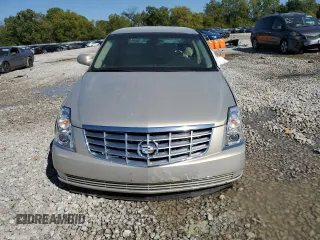 2007 Cadillac DTS V8 z VIN 1G6KD57Y27U121902, wystawiony jako Copart lot #70699164 z przebiegiem 122 156 mil mil oraz Szkoda całkowita • Salvage title. Historia ofert i sprzedaży dostępna na DreamBid. Obrazek 5.