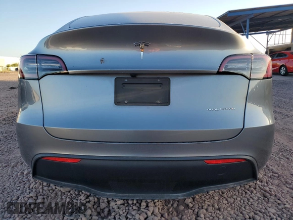 2024 Tesla Model Y Long Range z VIN 7SAYGAEEXRF211507, wystawiony jako Copart lot #56432715 z przebiegiem Nie podano mil oraz Szkoda całkowita • Salvage title. Historia ofert i sprzedaży dostępna na DreamBid. Obrazek 6.