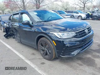 2024 Volkswagen Tiguan SE R-Line Black с VIN 3VV8B7AX0RM112035, выставлен на аукционе IAAI как лот 41978774 с пробегом 7 658 миль миль и . История ставок и продаж доступна на DreamBid. Изображение 1.