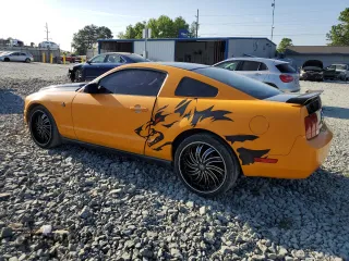 2008 Ford Mustang Deluxe with VIN 1ZVHT80N785158335, listed as a Copart auction lot 55630555 with 227,651 mi miles and Clean Title. Bid and sale history available at carsss.com. Image 2.