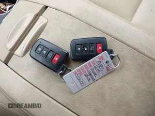2019 Toyota Highlander SE with VIN 5TDKZRFH3KS366017, listed as a IAAI auction lot 40986322 with 67,313 mi miles and . Bid and sale history available at DreamBid. Image 11.