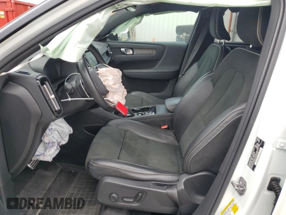 2019 Volvo XC40 R-Design z VIN YV4AC2HM5K2118760, wystawiony jako Copart lot #68668534 z przebiegiem 106 810 mil mil oraz Szkoda całkowita • Salvage title. Historia ofert i sprzedaży dostępna na DreamBid. Obrazek 7.
