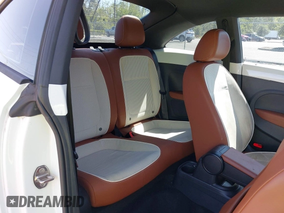 2015 Volkswagen Beetle Fleet Edition z VIN 3VWF17AT0FM655321, wystawiony jako IAAI lot #42386548 z przebiegiem 120 215 mil mil oraz . Historia ofert i sprzedaży dostępna na DreamBid. Obrazek 8.