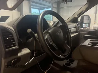2019 Ford F-250 XL z VIN 1FT7W2B68KEF37148, wystawiony jako IAAI lot #42569097 z przebiegiem 201 085 mil mil oraz . Historia ofert i sprzedaży dostępna na DreamBid. Obrazek 10.