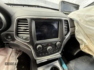 2018 Jeep Grand Cherokee Limited z VIN 1C4RJFBG4JC295329, wystawiony jako Copart lot #53051375 z przebiegiem Nie podano mil oraz Nie do naprawy • Non repairable. Historia ofert i sprzedaży dostępna na DreamBid. Obrazek 8.