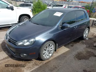 2012 Volkswagen Golf TDI z VIN WVWDM7AJ5CW133618, wystawiony jako IAAI lot #42447714 z przebiegiem 132 526 mil mil oraz . Historia ofert i sprzedaży dostępna na DreamBid. Obrazek 2.