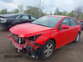 2014 Chevrolet Cruze 1LT z VIN 1G1PC5SB9E7342166, wystawiony jako IAAI lot #42157295 z przebiegiem 122 290 mil mil oraz . Historia ofert i sprzedaży dostępna na DreamBid. Obrazek 2.