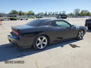 2010 Dodge Challenger R/T Classic z VIN 2B3CJ5DTXAH135299, wystawiony jako Copart lot #51900125 z przebiegiem 184 783 mil mil oraz Szkoda całkowita • Salvage title. Historia ofert i sprzedaży dostępna na DreamBid. Obrazek 3.