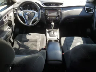 2016 Nissan Rogue SV z VIN 5N1AT2MV9GC860271, wystawiony jako Copart lot #55862815 z przebiegiem 263 687 mil mil oraz Szkoda całkowita • Salvage title. Historia ofert i sprzedaży dostępna na DreamBid. Obrazek 8.