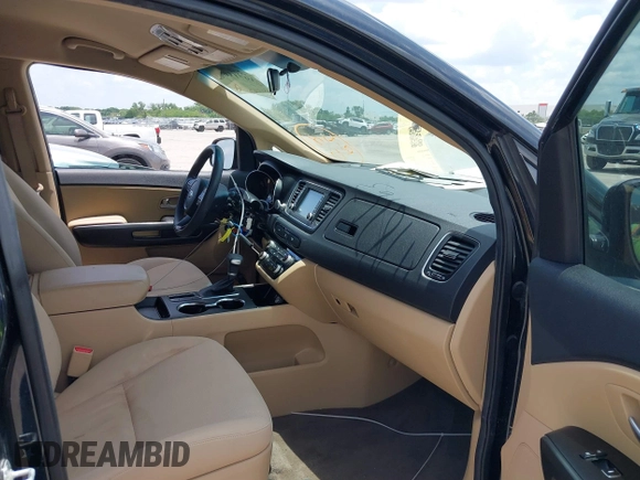 2020 Kia Sedona EX with VIN KNDMB5C19L6617993, listed as a IAAI auction lot 39711859 with 66,083 mi miles. Bid and sale history available at carsss.com. Image 5.