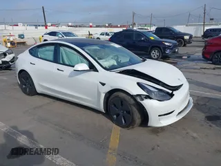 2023 Tesla Model 3 z VIN 5YJ3E1EA5PF646068, wystawiony jako IAAI lot #41806179 z przebiegiem 21 248 mil mil oraz . Historia ofert i sprzedaży dostępna na DreamBid. Obrazek 1.