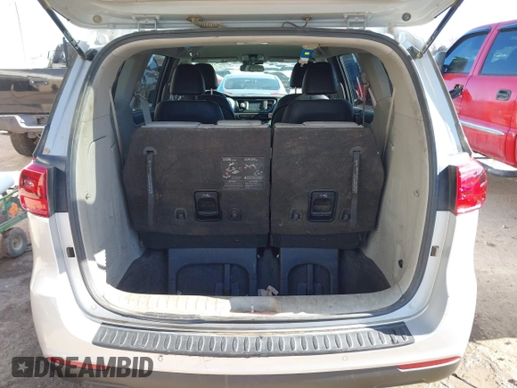 2021 Kia Sedona EX with VIN KNDMB5C11M6664811, listed as a IAAI auction lot 41390328 with 128,568 mi miles. Bid and sale history available at carsss.com. Image 8.