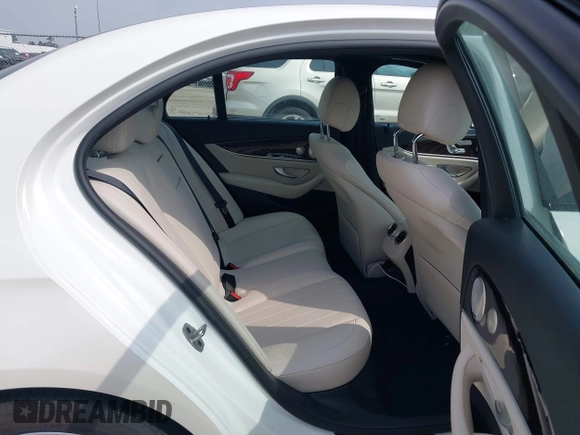 2022 Mercedes-Benz E-Class E 350 with VIN W1KZF8DB9NB083283, listed as a IAAI auction lot 41780786 with 63,081 mi miles. Bid and sale history available at carsss.com. Image 8.