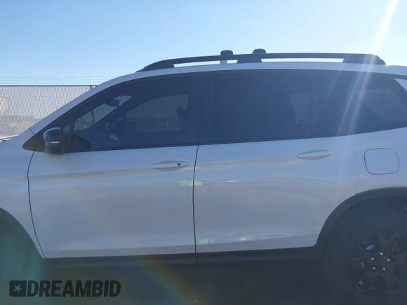 2023 Honda Passport TrailSport z VIN 5FNYF8H68PB007654, wystawiony jako IAAI lot #40816118 z przebiegiem 35 656 mil mil oraz . Historia ofert i sprzedaży dostępna na DreamBid. Obrazek 15.