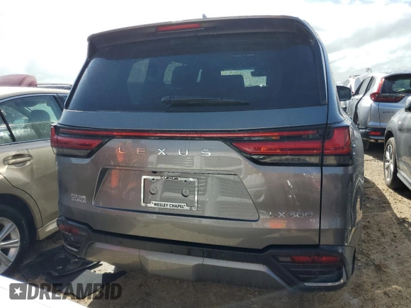 2023 Lexus LX 600 Luxury z VIN JTJGB7CX9P4029541, wystawiony jako Copart lot #73726264 z przebiegiem Nie podano mil oraz Nie do naprawy • Non repairable. Historia ofert i sprzedaży dostępna na DreamBid. Obrazek 6.