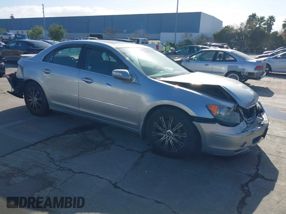 2008 Acura RL Tech Pkg with VIN JH4KB16688C004696, listed as a IAAI auction lot 41593381 with 259,544 mi miles. Bid and sale history available at carsss.com. Image 1.