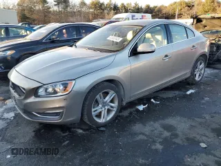 2014 Volvo S60 T5 z VIN YV1612FH3E2296573, wystawiony jako Copart lot #42452445 z przebiegiem 190 177 mil mil oraz Szkoda całkowita • Salvage title. Historia ofert i sprzedaży dostępna na DreamBid. Obrazek 1.