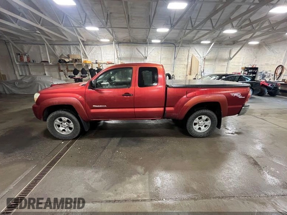 2007 Toyota Tacoma with VIN 5TEUU42NX7Z341101, listed as a IAAI auction lot 42588633 with 196,587 mi miles and . Bid and sale history available at DreamBid. Image 14.