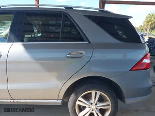 2014 Mercedes-Benz M-Class ML 350 BlueTEC with VIN 4JGDA2EB6EA275759, listed as a IAAI auction lot 40403071 with 75,095 mi miles. Bid and sale history available at carsss.com. Image 6.