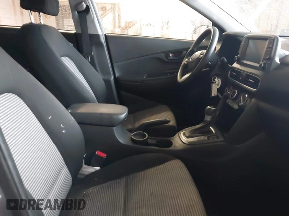 2021 Hyundai Kona SE z VIN KM8K1CAA4MU645470, wystawiony jako IAAI lot #41727340 z przebiegiem 71 932 mil mil oraz . Historia ofert i sprzedaży dostępna na DreamBid. Obrazek 5.