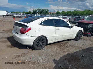 2004 Mercedes-Benz C 230 Kompressor z VIN WDBRN40JX4A612553, wystawiony jako IAAI lot #42255269 z przebiegiem Nie podano mil oraz . Historia ofert i sprzedaży dostępna na DreamBid. Obrazek 4.