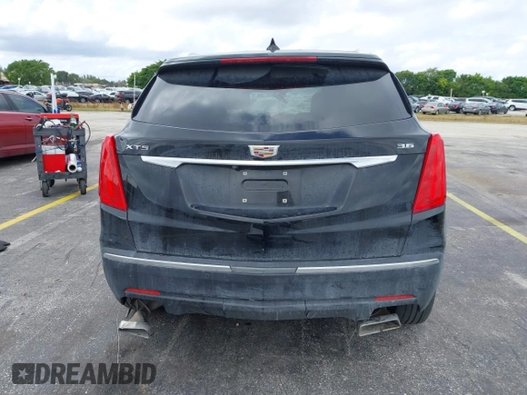 2018 Cadillac XT5 FWD z VIN 1GYKNARS3JZ137039, wystawiony jako IAAI lot #41667581 z przebiegiem 98 281 mil mil oraz . Historia ofert i sprzedaży dostępna na DreamBid. Obrazek 17.