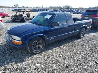 2003 Chevrolet S-10 LS with VIN 1GCCS19X638152206, listed as a IAAI auction lot 41464663 with 123,231 mi miles. Bid and sale history available at carsss.com. Image 17.
