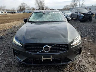2021 Volvo S60 Momentum with VIN 7JR102TZ4MG113460, listed as a Copart auction lot 40216034 with 20,880 mi miles. Bid and sale history available at carsss.com. Image 5.