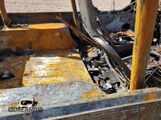 1992 Jeep Wrangler z VIN 2J4FY19P5NJ502467, wystawiony jako Copart lot #77054933 z przebiegiem Nie podano mil oraz Czysty tytuł • Clean title. Historia ofert i sprzedaży dostępna na DreamBid. Obrazek 10.