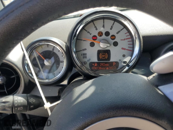 2010 MINI Convertible S z VIN WMWMS3C55ATY09138, wystawiony jako Copart lot #49045585 z przebiegiem 74 728 mil mil oraz Szkoda całkowita • Salvage title. Historia ofert i sprzedaży dostępna na DreamBid. Obrazek 9.