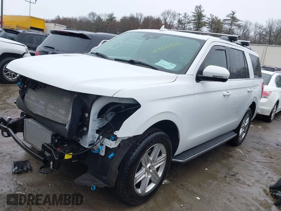 2019 Ford Expedition XLT with VIN 1FMJU1JT0KEA84331, listed as a IAAI auction lot 41800516 with 41,282 mi miles. Bid and sale history available at carsss.com. Image 2.