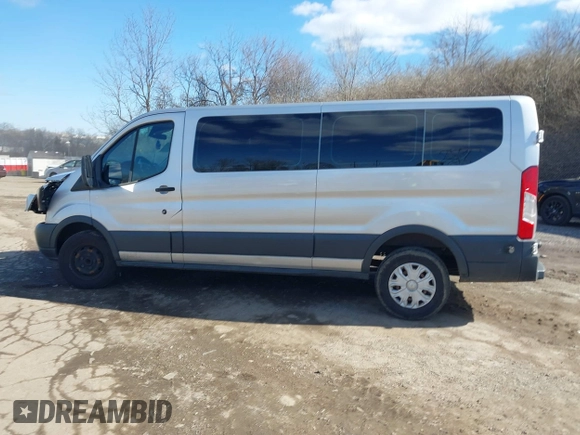 2015 Ford Transit XL с VIN 1FBZX2YM5FKA53431, выставлен на аукционе IAAI как лот 41642635 с пробегом Не указан миль и . История ставок и продаж доступна на DreamBid. Изображение 15.