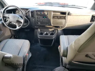 2005 Chevrolet Express Passenger with VIN 1GAHG35U551121466, listed as a Copart auction lot 80658034 with 84,598 mi miles and Salvage title. Bid and sale history available at DreamBid. Image 8.