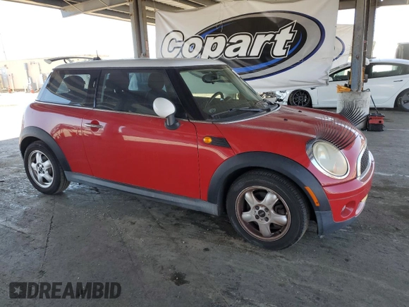2007 MINI Hardtop with VIN WMWMF33587TT50877, listed as a Copart auction lot 63683795 with 105,078 mi miles and Clean title. Bid and sale history available at DreamBid. Image 4.
