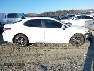 2020 Toyota Camry SE z VIN 4T1G11AK9LU997770, wystawiony jako IAAI lot #41397948 z przebiegiem 97 338 mil mil oraz . Historia ofert i sprzedaży dostępna na DreamBid. Obrazek 13.