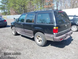 1997 Mercury Mountaineer z VIN 4M2DU55P8VUJ17747, wystawiony jako IAAI lot #41951530 z przebiegiem 79 377 mil mil oraz . Historia ofert i sprzedaży dostępna na DreamBid. Obrazek 3.