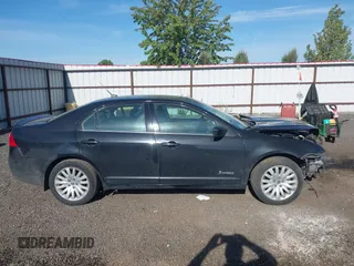 2010 Mercury Milan Hybrid z VIN 3MEDM0L31AR600585, wystawiony jako IAAI lot #42191197 z przebiegiem 216 491 mil mil oraz . Historia ofert i sprzedaży dostępna na DreamBid. Obrazek 14.