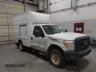 2015 Ford F-250 XL z VIN 1FDBF2B62FED21615, wystawiony jako IAAI lot #42179503 z przebiegiem 417 271 mil mil oraz . Historia ofert i sprzedaży dostępna na DreamBid. Obrazek 1.