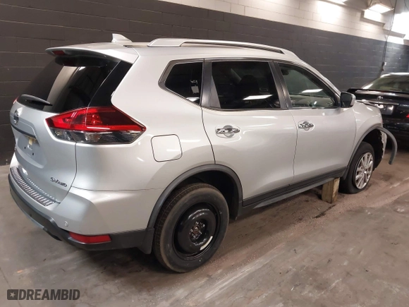 2020 Nissan Rogue SV with VIN JN8AT2MVXLW120696, listed as a IAAI auction lot 40635955 with 47,144 mi miles. Bid and sale history available at carsss.com. Image 4.