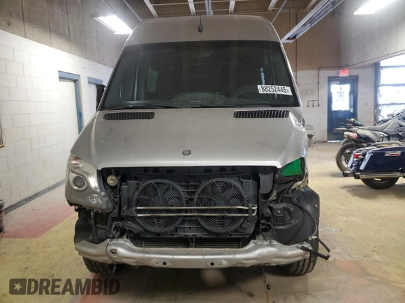 2014 Mercedes-Benz Sprinter with VIN WD3PE7DC8E5935347, listed as a Copart auction lot 88252445 with 187,828 mi miles and Salvage Title. Bid and sale history available at DreamBid. Image 5.