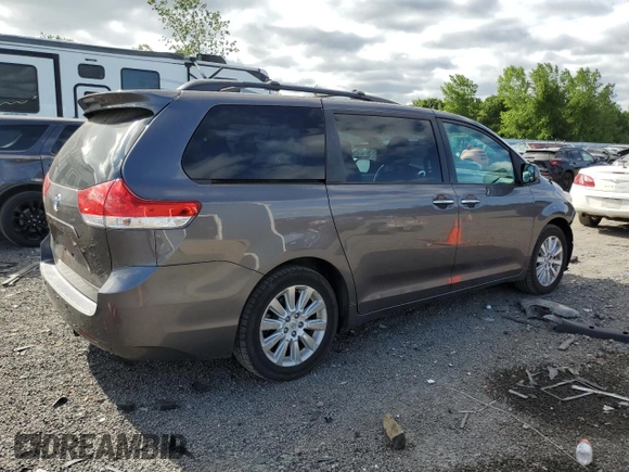 2013 Toyota Sienna XLE с VIN 5TDDK3DC2DS065291, выставлен на аукционе Copart как лот 60814175 с пробегом 170 626 миль миль и Чистый • Clean title. История ставок и продаж доступна на DreamBid. Изображение 3.