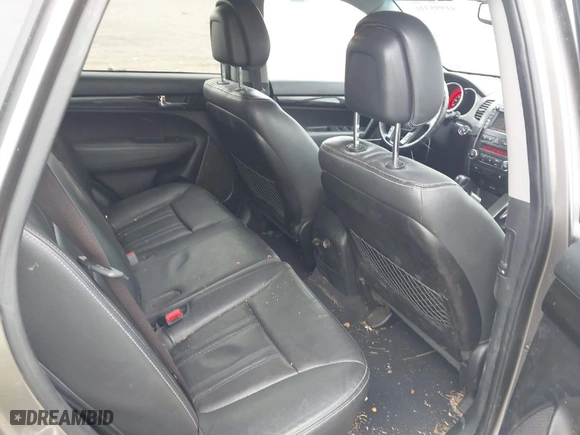 2013 Kia Sorento SX with VIN 5XYKWDA28DG353133, listed as a IAAI auction lot 41995341 with 184,297 mi miles. Bid and sale history available at carsss.com. Image 8.